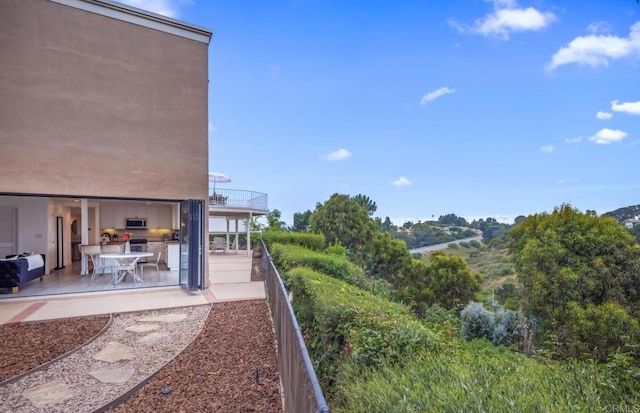 view of yard featuring a balcony
