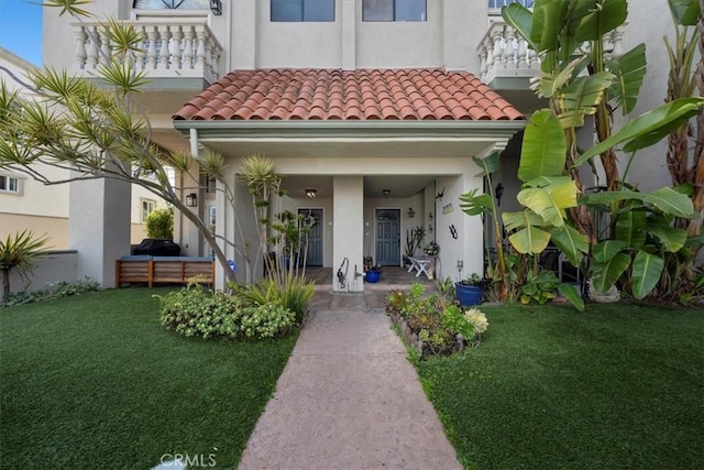 515 N Gertruda Ave Unit 9, Redondo Beach, CA 90277 - entrance to property featuring stucco siding, a yard, a tile roof, and covered porch