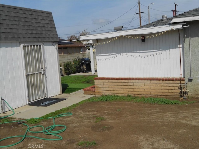 1312 Pleasant Vw, Corona, CA 92882 - exterior space with an outbuilding