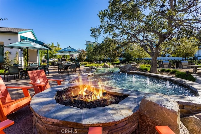 view of swimming pool with outdoor dining space