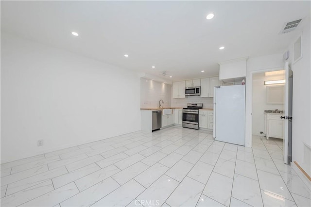 kitchen featuring stainless steel appliances, recessed lighting, visible vents, and light countertops