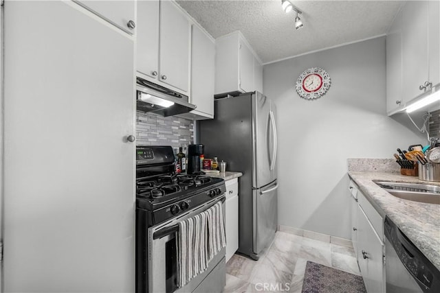18620 Hatteras St Unit 143, Tarzana, CA 91356 - kitchen with stainless steel appliances, under cabinet range hood, a sink, white cabinets, and a textured ceiling