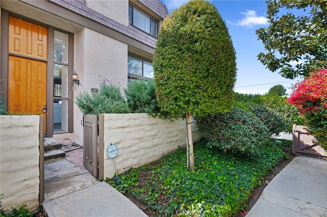 9000 Vanalden Ave Unit 155, Northridge, CA 91324 - entrance to property featuring a gate, stucco siding, and fence