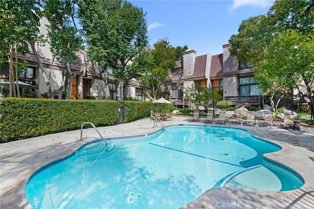 9000 Vanalden Ave Unit 155, Northridge, CA 91324 - pool featuring a patio area, a residential view, and fence