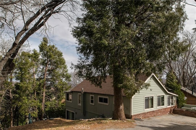 29196 Lake Brook Ave, Cedar Glen, CA 92321 - view of side of home with driveway