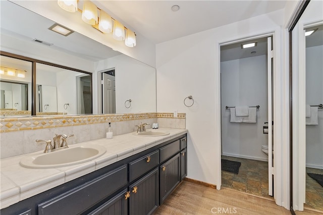 39802 Lakeview Dr Unit 26, Big Bear Lake, CA 92315 - full bathroom with a sink, backsplash, and toilet