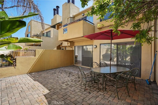 25712 Le Parc Unit 21, Lake Forest, CA 92630 - view of patio with outdoor dining space