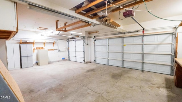 12084 London Grove Ct, Moorpark, CA 93021 - garage featuring a garage door opener