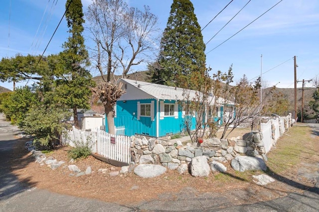 13954 Hazel Dr, Lytle Creek, CA 92358 - view of front of house featuring a fenced front yard