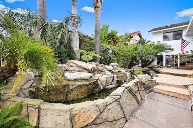 16449 Ladona Cir, Huntington Beach, CA 92649 - view of yard with a garden pond