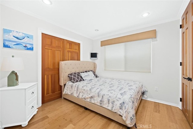 16449 Ladona Cir, Huntington Beach, CA 92649 - bedroom with light wood-style flooring, crown molding, recessed lighting, and baseboards