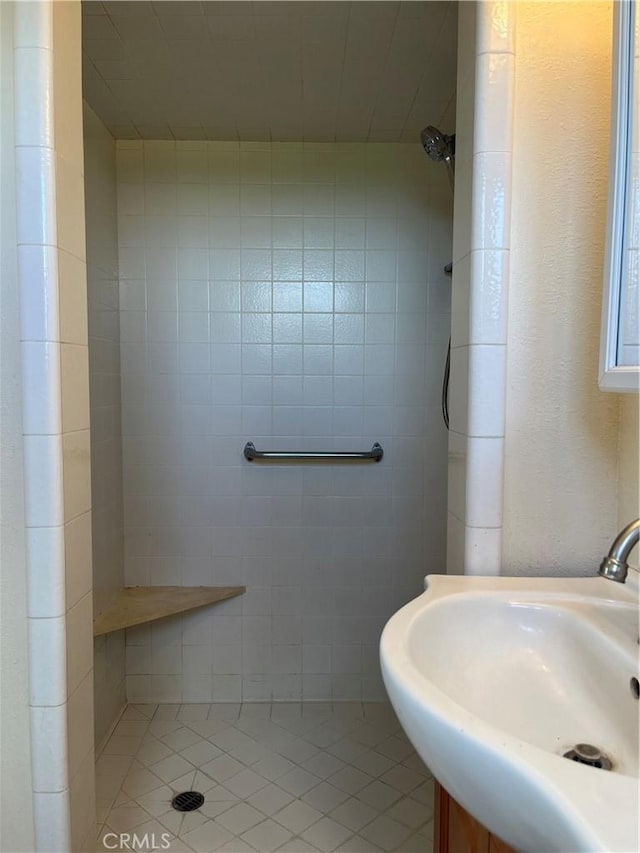 11122 Schafer Ave, Los Molinos, CA 96055 - bathroom with tile patterned floors, a sink, and tiled shower