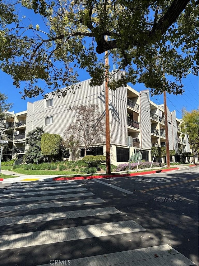 1236 N Columbus Ave Unit 41, Glendale, CA 91202 - view of apartment building / complex featuring uncovered parking