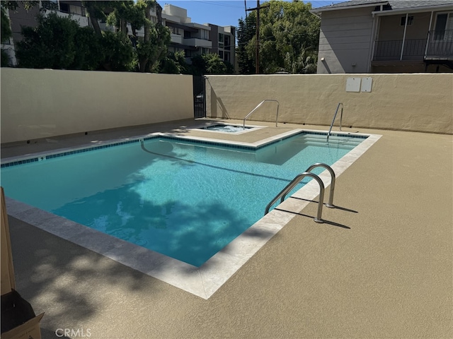 1236 N Columbus Ave Unit 41, Glendale, CA 91202 - community pool with a community hot tub