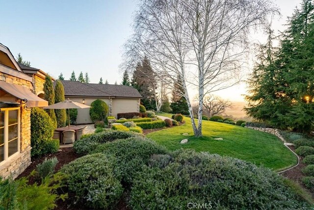 1065 Burnt Rock Way, Templeton, CA 93465 - view of yard at dusk