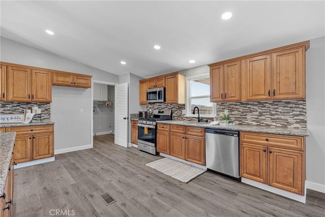 36090 Old Woman Springs Rd, Lucerne Valley, CA 92356 - kitchen featuring a sink, stainless steel appliances, visible vents, and light wood-style flooring