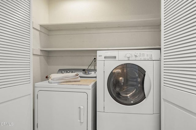 5125 W Wooley Rd Unit 5, Oxnard, CA 93035 - laundry room with washer and dryer