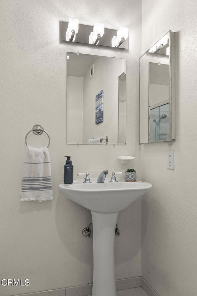 5125 W Wooley Rd Unit 5, Oxnard, CA 93035 - bathroom featuring a sink