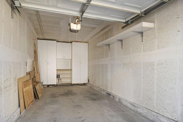 5125 W Wooley Rd Unit 5, Oxnard, CA 93035 - garage with a garage door opener