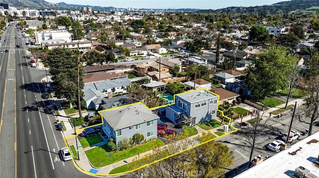 bird's eye view with a residential view