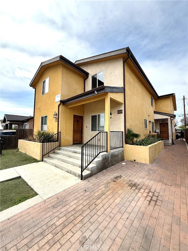 645 E 78th St, Los Angeles, CA 90001 - townhome / multi-family property featuring stucco siding