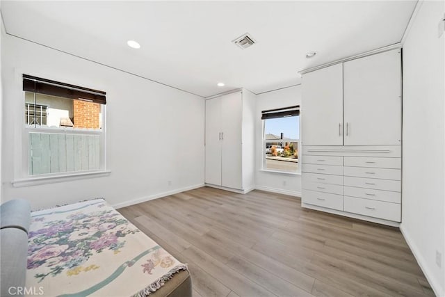 bedroom featuring visible vents, light wood-style flooring, recessed lighting, and baseboards