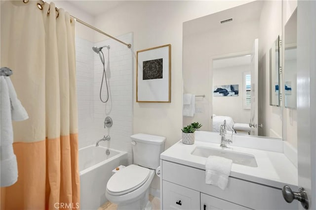 bathroom featuring visible vents, connected bathroom, shower / bath combo with shower curtain, toilet, and vanity