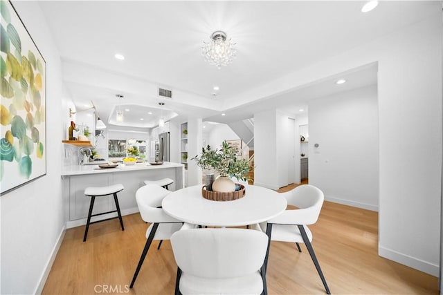 dining room featuring recessed lighting, visible vents, light wood-style flooring, and baseboards