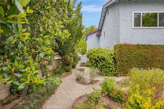 27072 Esward Dr, Calabasas, CA 91301 - view of yard with fence