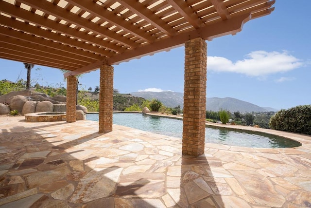 15881 Broad Oaks Rd, El Cajon, CA 92021 - outdoor pool featuring a mountain view, an in-ground hot tub, and a patio area