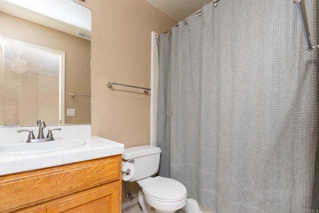 15881 Broad Oaks Rd, El Cajon, CA 92021 - bathroom with toilet, vanity, and a shower with shower curtain