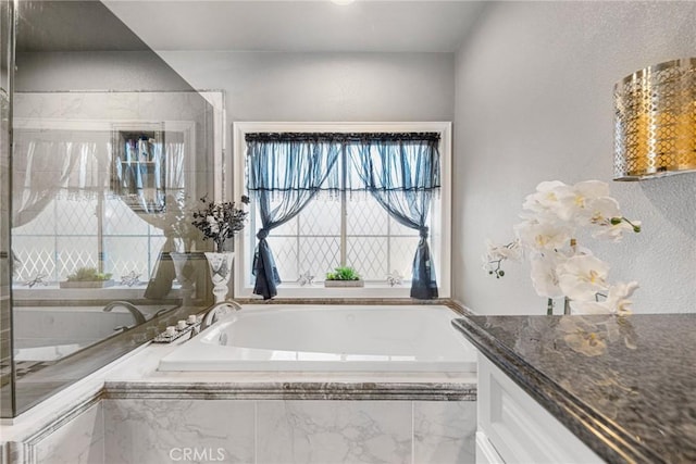 6116 Panorama St, Joshua Tree, CA 92252 - full bath featuring a garden tub, vanity, and a textured wall