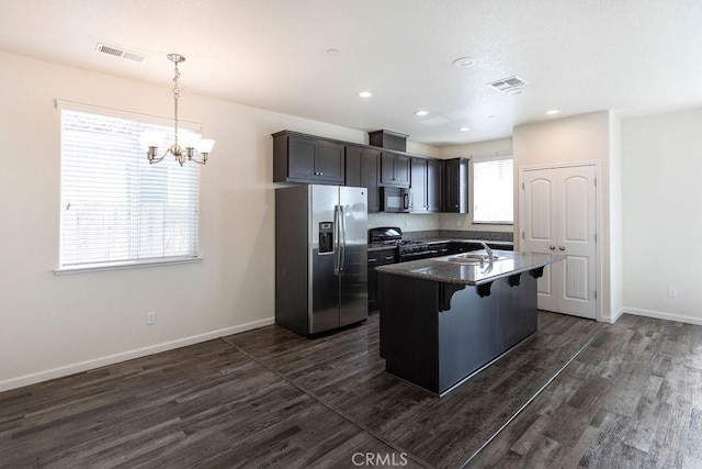 kitchen featuring a notable chandelier, visible vents, stainless steel appliances, and a sink