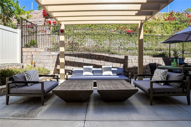 1711 Sonora Creek Ln, Lake Forest, CA 92610 - view of patio featuring outdoor lounge area and a fenced backyard