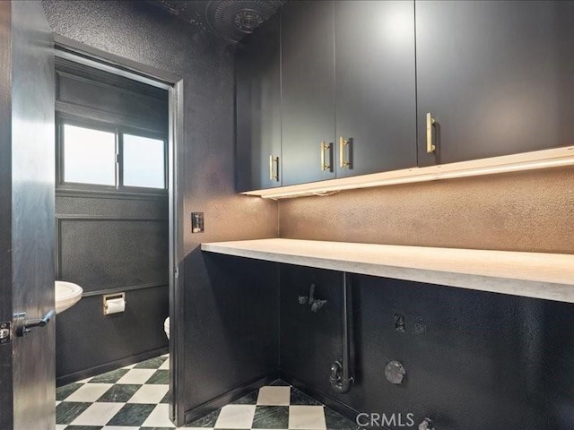 washroom featuring tile patterned floors