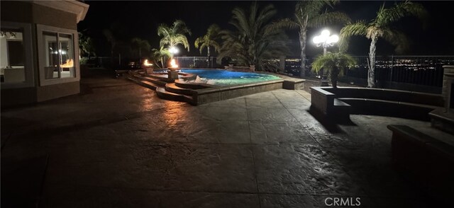 4195 Robby Cir, Corona, CA 92881 - pool at twilight with a jacuzzi and a patio area