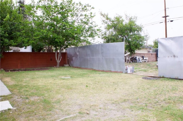 323 E Hanna St, Colton, CA 92324 - view of yard with fence