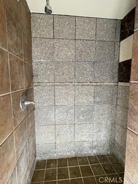 9286 San Benito Ave, Gerber, CA 96035 - full bathroom with a tile shower