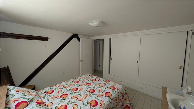 bedroom with a closet