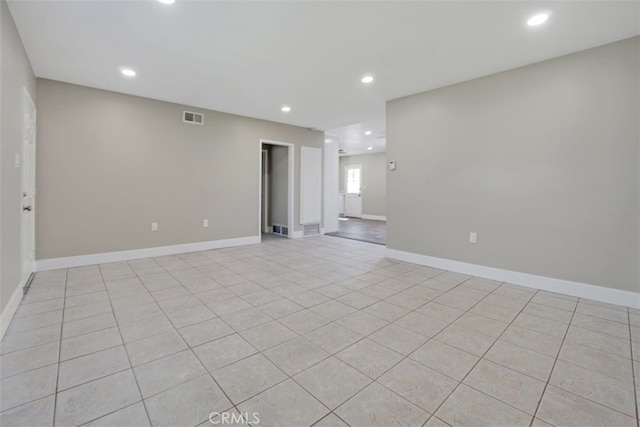 empty room featuring recessed lighting, visible vents, and baseboards