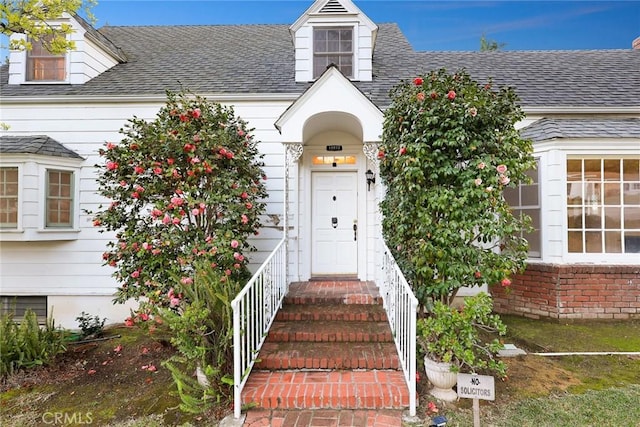 property entrance with a shingled roof