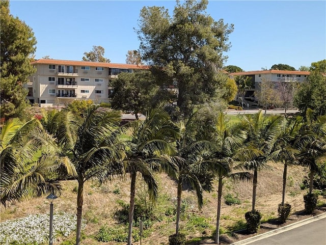 2392 Via Mariposa W Unit 3D, Laguna Woods, CA 92637 - view of property's community