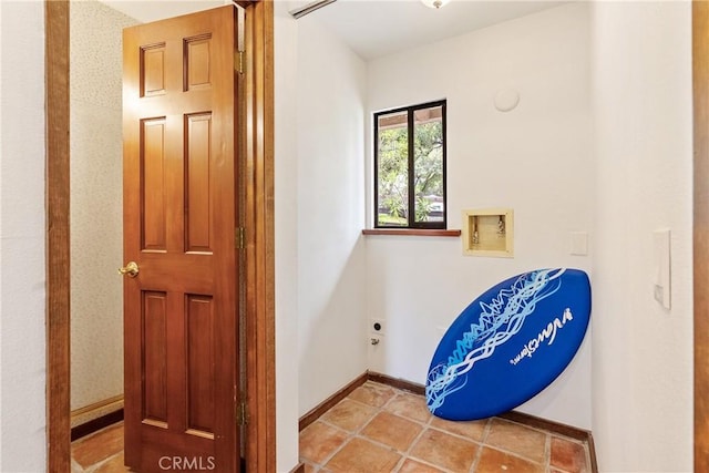 13155 San Antonio Rd, Atascadero, CA 93422 - corridor with baseboards