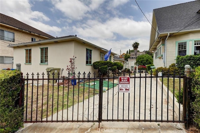717-723 E Kensington Rd, Los Angeles, CA 90026 - gate with a residential view