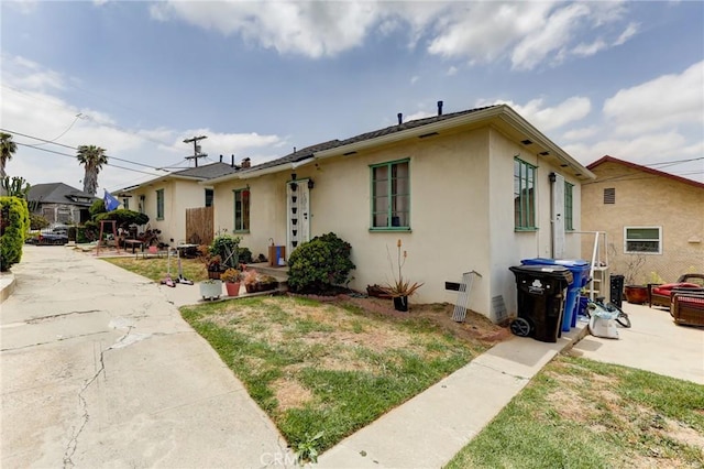 717-723 E Kensington Rd, Los Angeles, CA 90026 - view of front facade featuring stucco siding and a patio