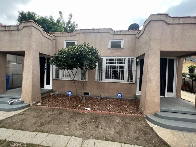 3030 W 12th Pl, Los Angeles, CA 90006 - exterior space with stucco siding