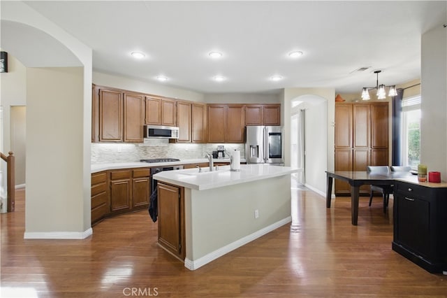 45924 Via Ln, Colorada, Temecula, CA 92592 - kitchen featuring stainless steel appliances, a sink, baseboards, dark wood-style floors, and recessed lighting