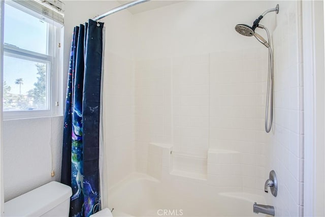 45924 Via Ln, Colorada, Temecula, CA 92592 - bathroom featuring toilet and shower / tub combo with curtain