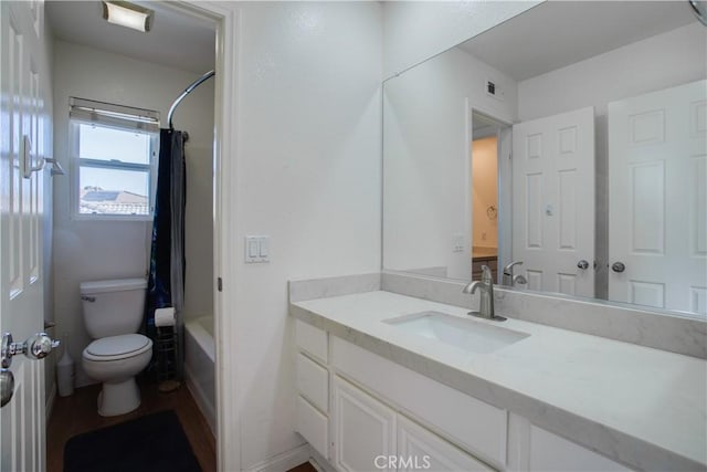 45924 Via Ln, Colorada, Temecula, CA 92592 - full bath with toilet, vanity, and shower / bathtub combination with curtain