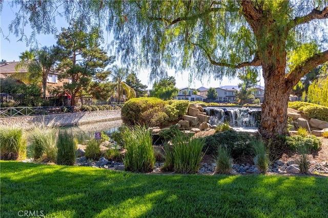 3070 Sand Pine Trl, Hemet, CA 92545 - view of home's community with a yard and fence